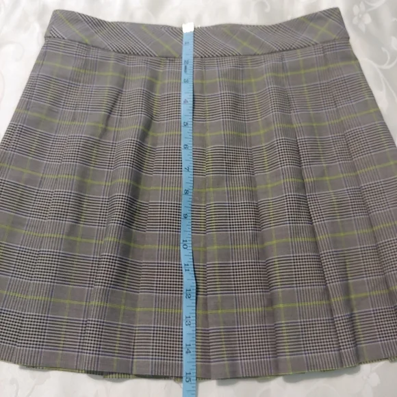Aritizia Sunday Best "Olive" Mini Skirt  Pleated Plaid Size 2 - Picture 8 of 8